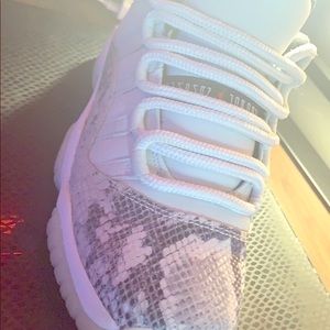 Jordan 11 low snakeskins